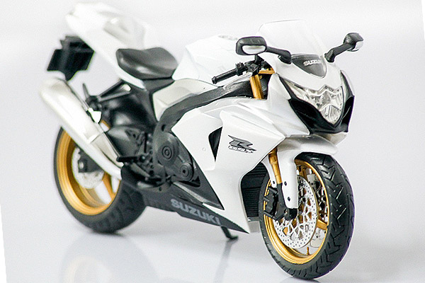 MÔ HÌNH XE 1:12 MOTO SUZUKI GSX1000 TRẮNG - MS 9865 - Giá 235.000đ