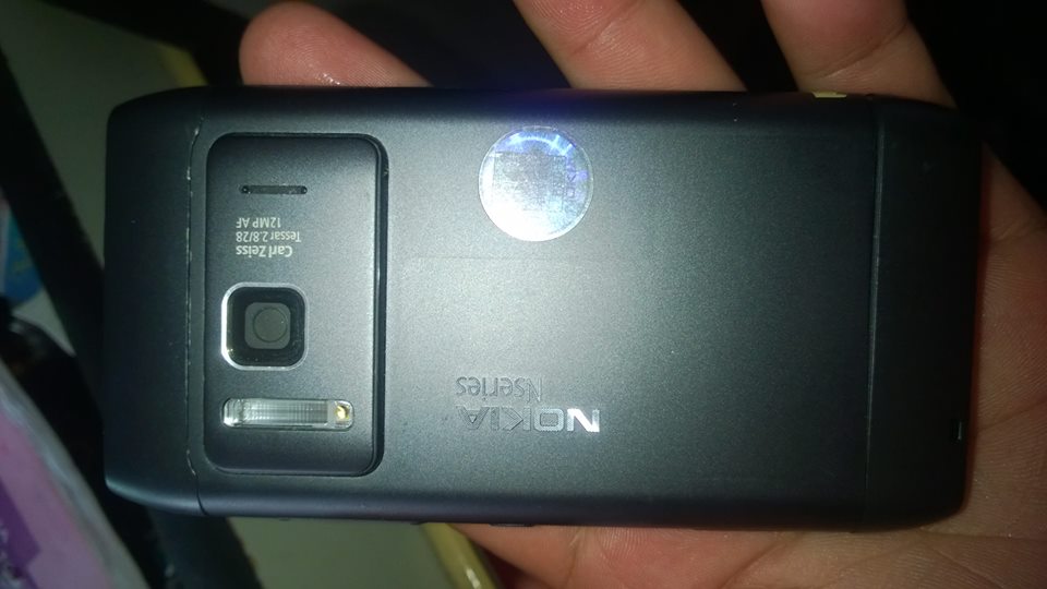 Cần bán Nokia N8 bạc và màu đen htc 8s - lumia 525 - Giá 1.000.000đ